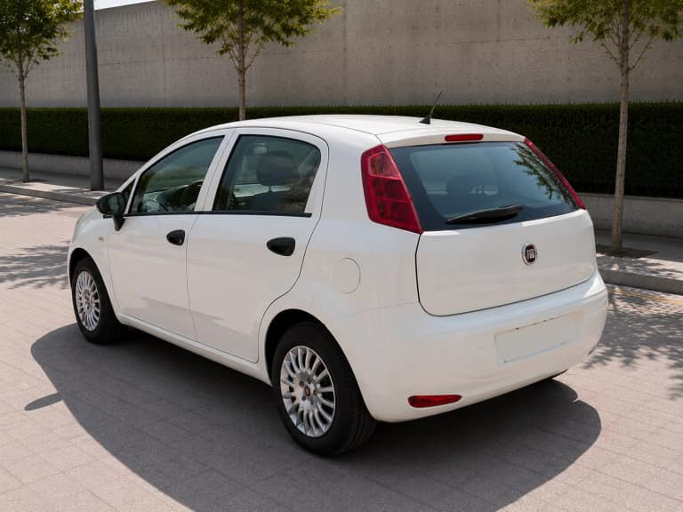 Alquilar FIAT PUNTO 2018 en Cornellà de Llobregat — Imagen 1