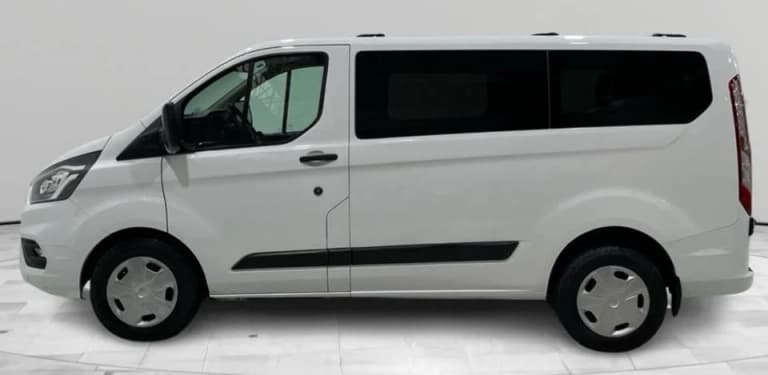 Alquilar FORD TRANSIT (8 PLAZAS) 2022 en Cornellà de Llobregat — Imagen 1